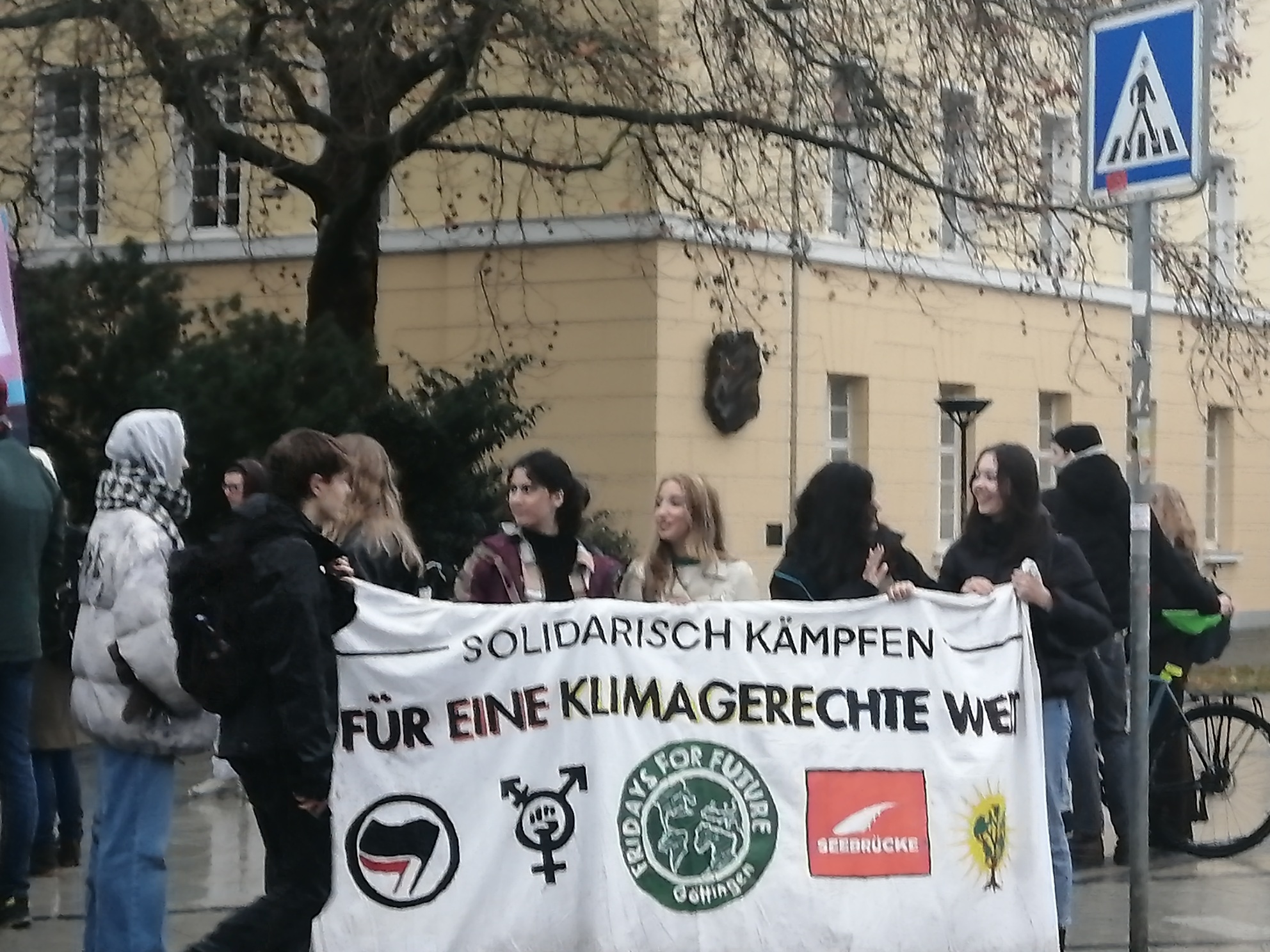 2022-12-23-Demo-FKG-Besetzung-Rathaus1
