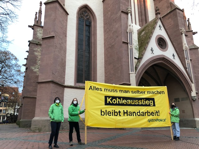 2021-12-02_Aktion_Greenpeace_Kohleausstieg_bleibt_Handarbeit.jpg